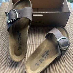 NAOT -Like New- size 40